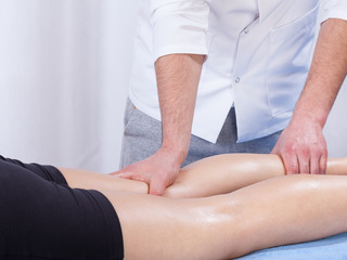 Uvoľňujúca masáž na bolesť nôh
