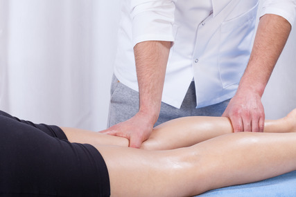 Uvoľňujúca masáž na bolesť nôh